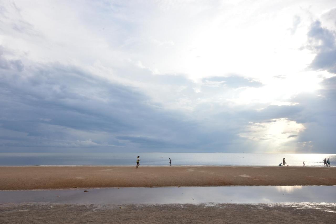 Hua Hin Beachfront Condo Esterno foto